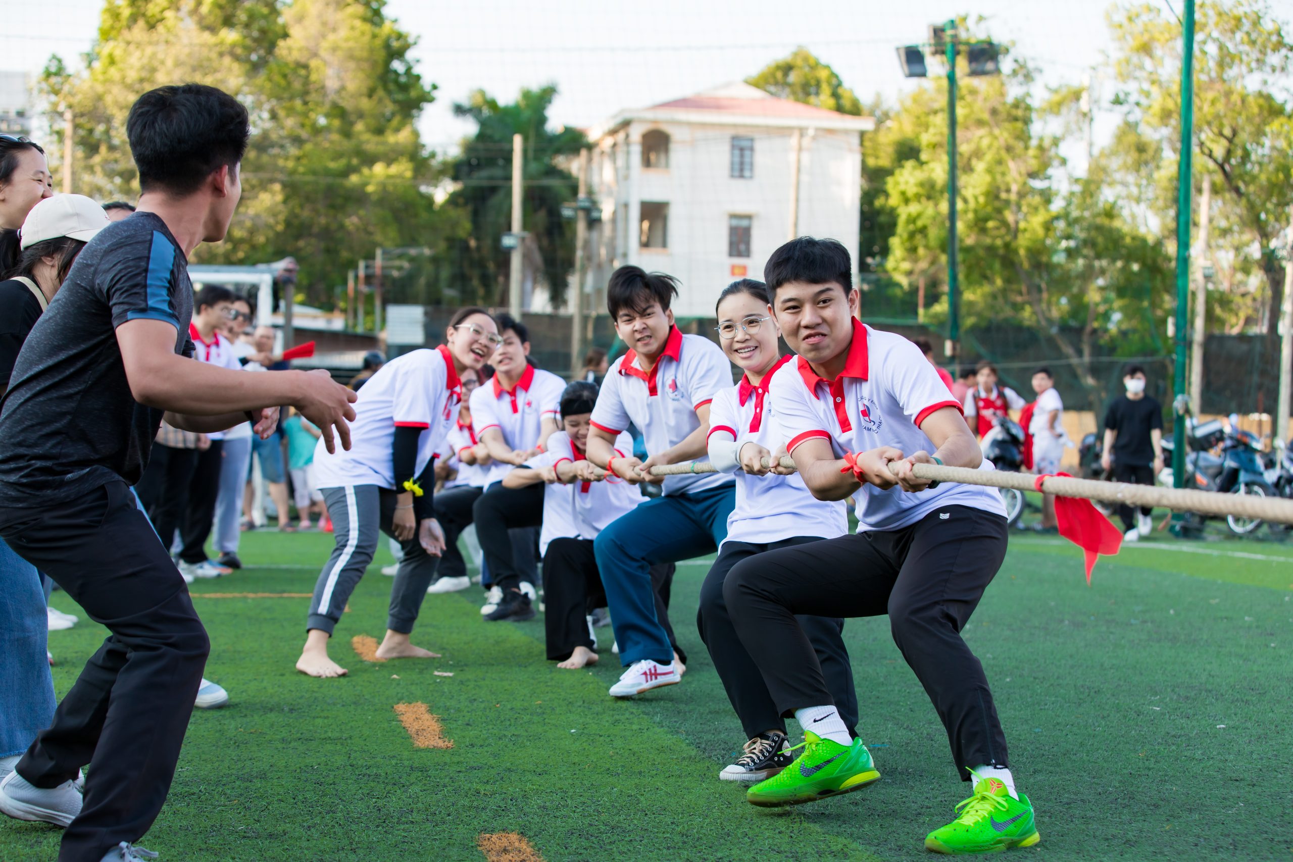 Phần thi kéo co diễn ra trong ngày hội thể thao