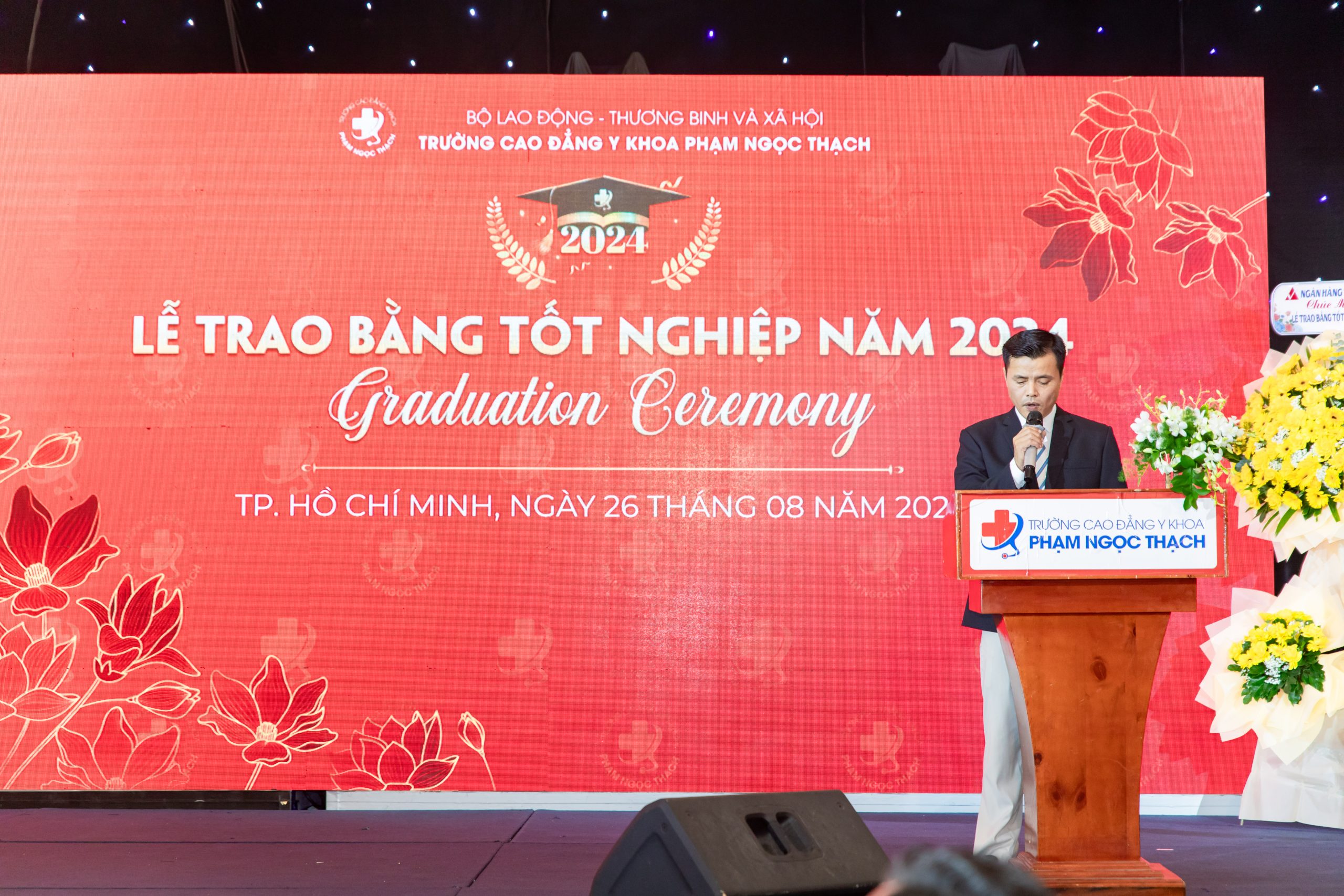 Thầy Nguyễn Thành Quân – Phó Hiệu trưởng Trường Cao đẳng Y khoa Phạm Ngọc Thạch công bố quyết định và danh sách sinh viên được công nhận tốt nghiệp Cử nhân khóa K13 (2021-2024)