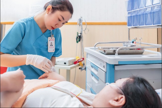 Điều dưỡng hạng 2 cần tiêu chuẩn về trình độ đào tạo, bồi dưỡng