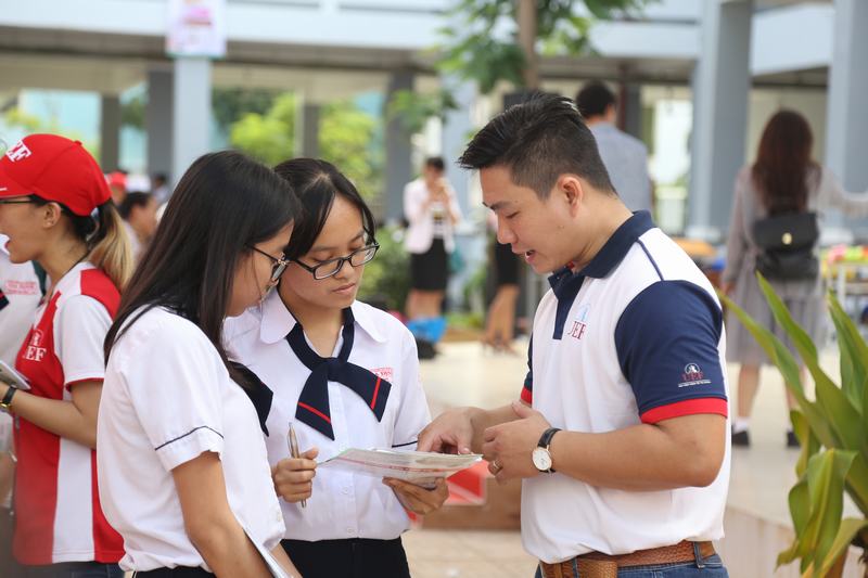 Việc lựa chọn trường phù hợp sẽ là yếu tố quan trọng quyết định sự nghiệp học tập của các bạn