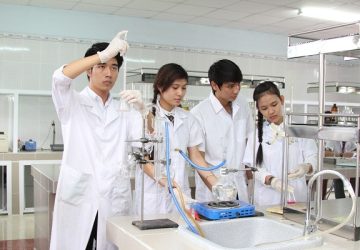 Những khó khăn khi học ngành Dược mà sinh viên nên biết
