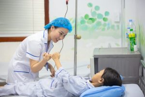 Những bài viết hay về ngành Điều dưỡng giúp lan tỏa giá trị nhân văn và tôn vinh sự cống hiến thầm lặng của đội ngũ nhân viên y tế