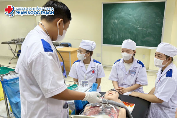 Dược sĩ nhà thuốc có cơ hội nhận mức thu nhập ổn định cùng nhiều chế độ đãi ngộ hấp dẫn